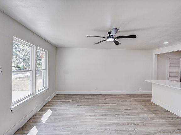 4th image of 1011 E Alan Ave