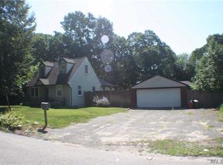58 Newton Blvd, Ronkonkoma, NY