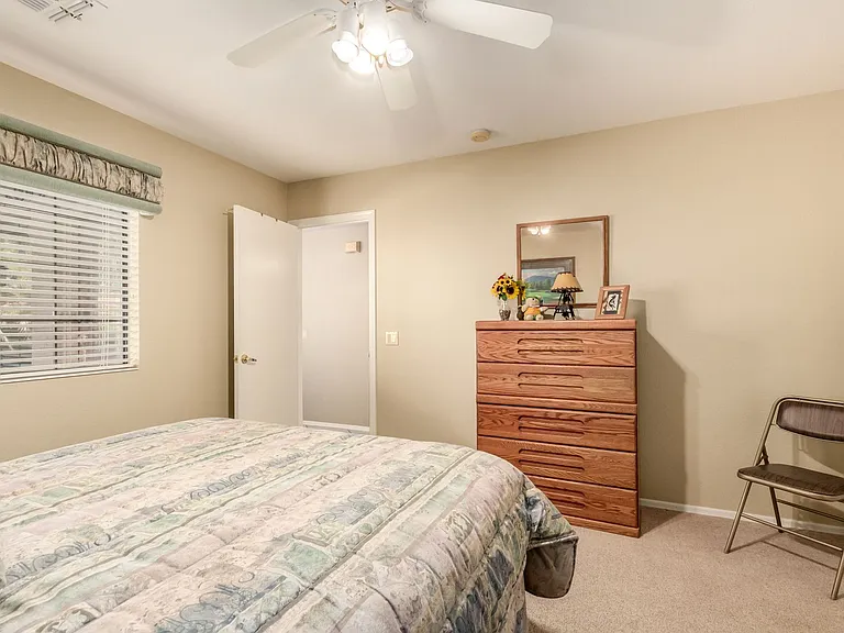 9559 E Sunburst Dr — Photo 25