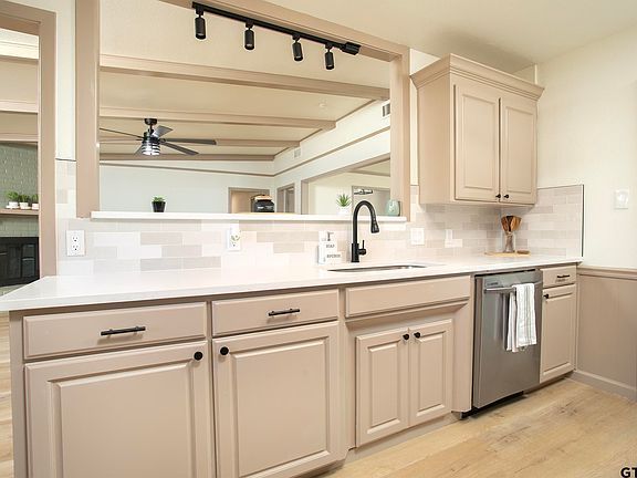 5th image of 1812 Sequoia Dr