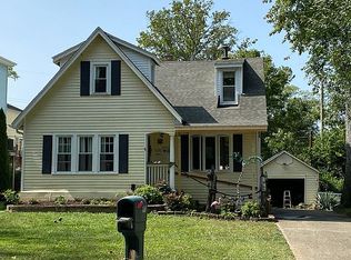910 Blankenbaker Ln, Louisville, KY 40207