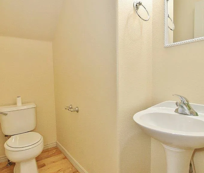 385 W Hale St — Photo 19