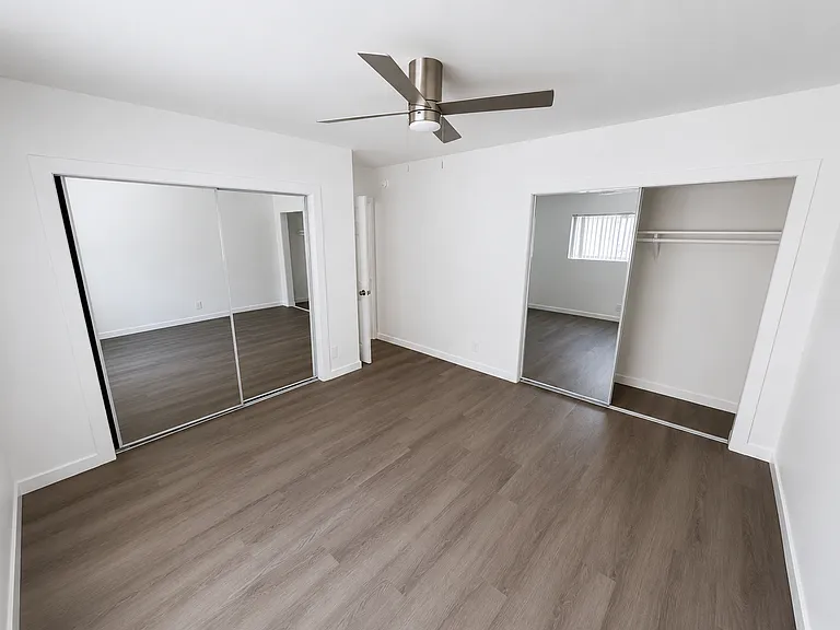Sepulveda Apartments — Photo 23