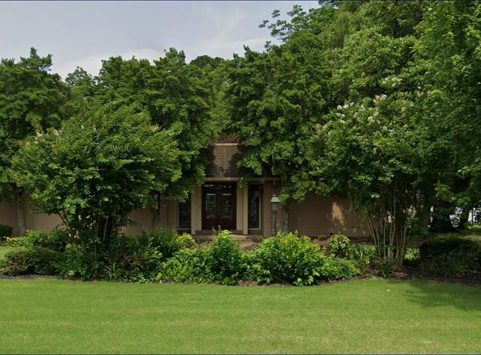 1st image of 1811 Pleasant Valley Ave
