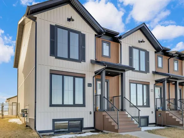 24 E Station Dr, Sylvan Lake, AB T4S 0S5
