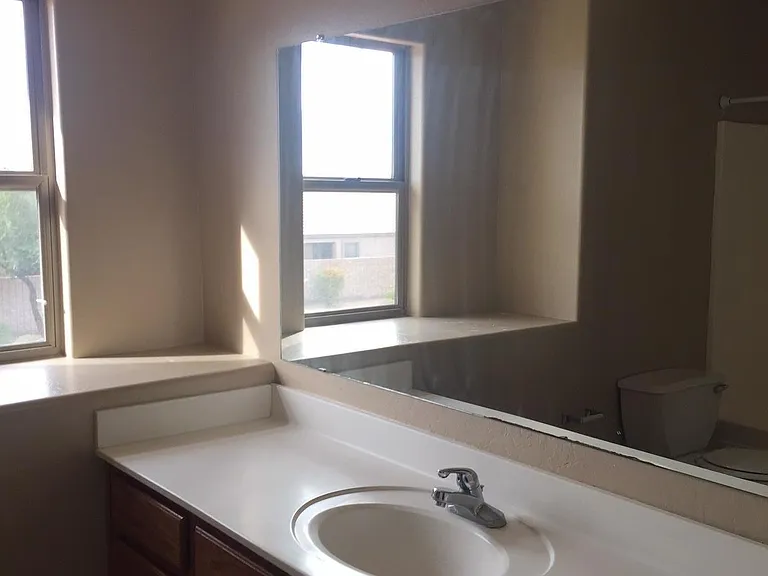 3907 S Soho Ln — Photo 16