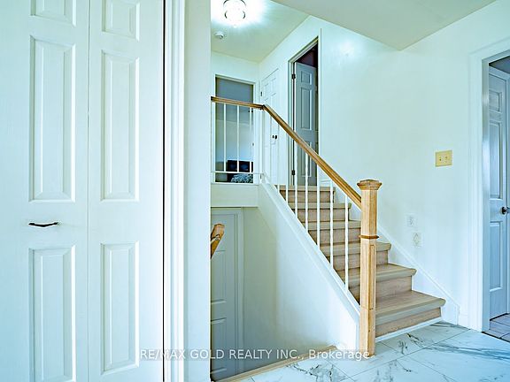 12th image of 2860 Henley Ave