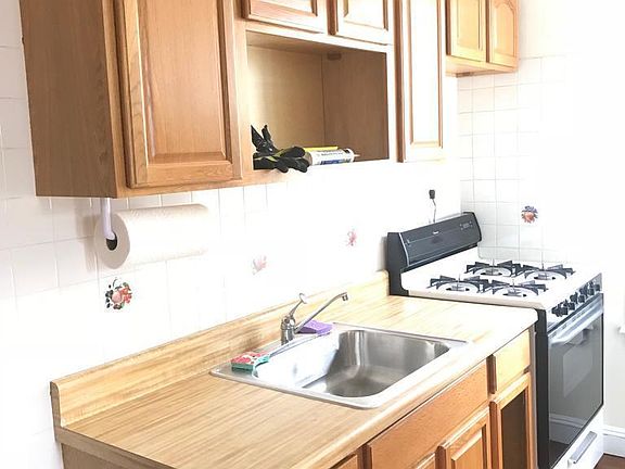2nd image of 2436 43rd St APT 4A