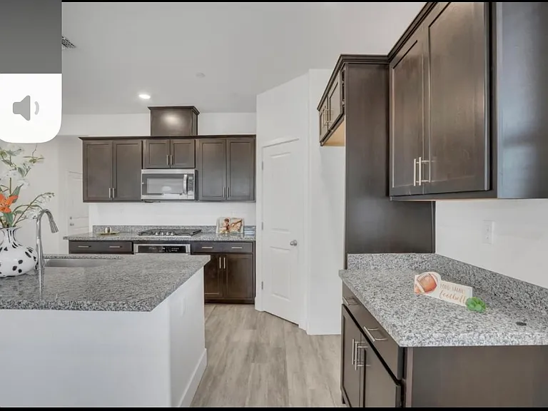 864 Loon St #1 — Photo 4