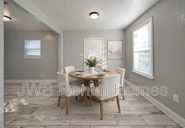 6135 Lynnwood Ave #A — Photo 4