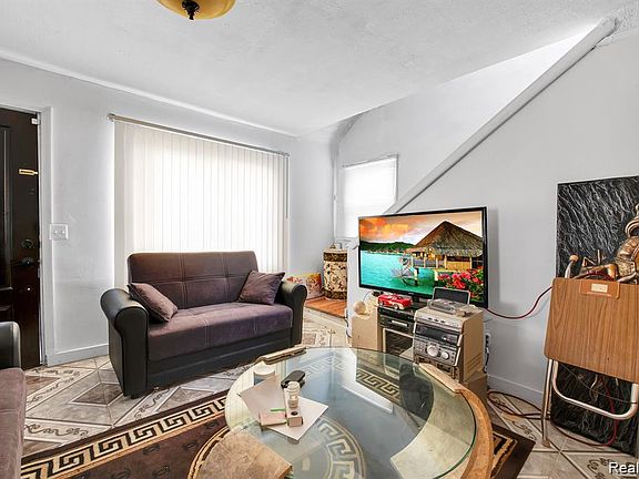 3rd image of 26330 Ross St