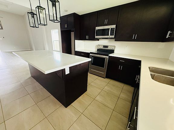 5th image of 5525 Conroe St