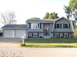 25 Colonial Dr, Clinton, IL 61727