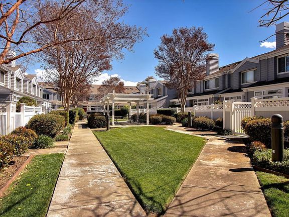 2nd image of 914 Cabernet Vineyards Ct