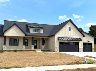 6640 Walnut Run Dr, Rockford, MI 49341