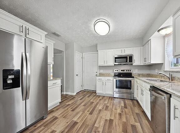5th image of 433 Cody Dr