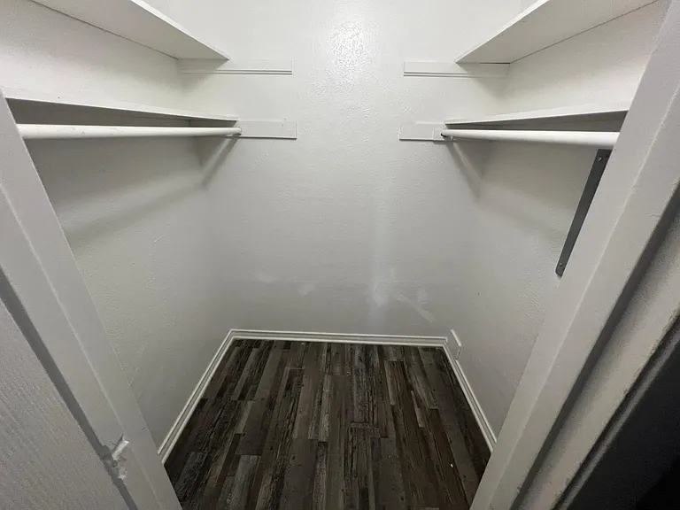 Hampton Gardens Apartment — Photo 11