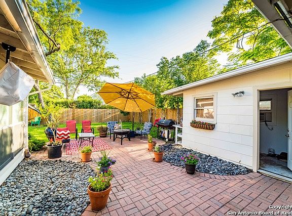 5th image of 518 Calumet Pl