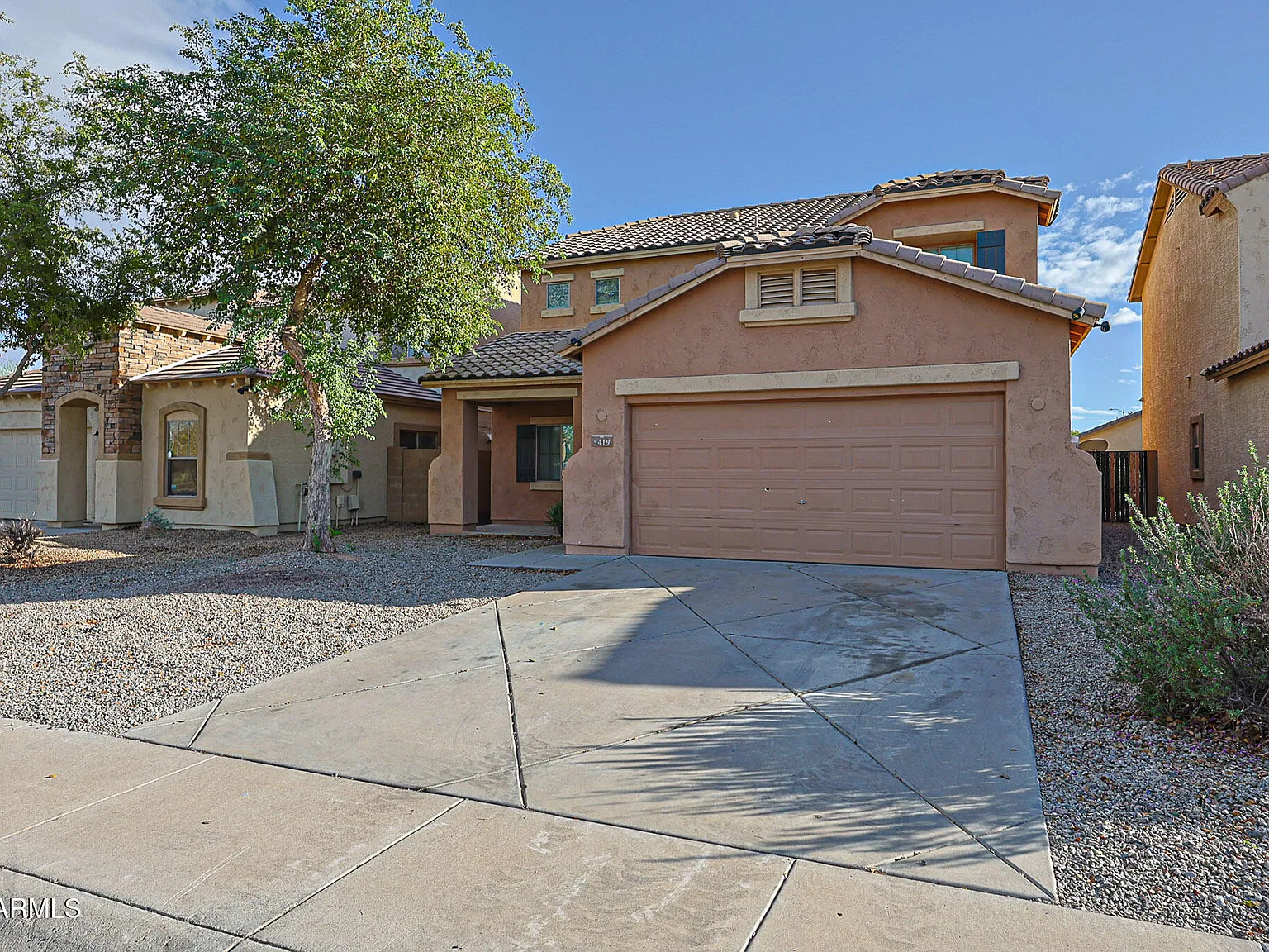 4 bed, 2.5 bath, 2368 sqft, $2,050 — Photo 3