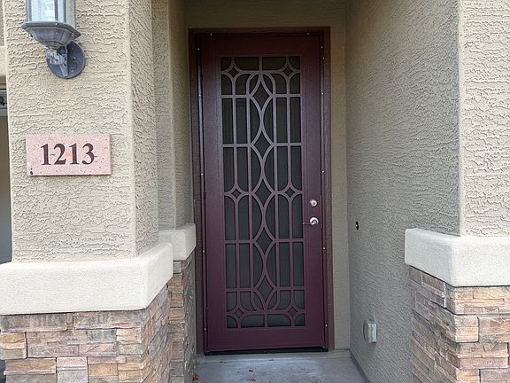 2nd image of 1213 E Shangri La Rd