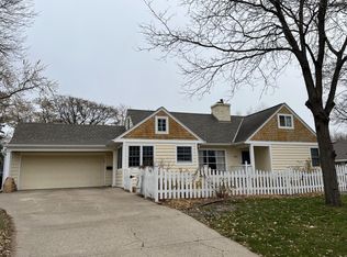 415 Althea Ln, Hopkins, MN 55343