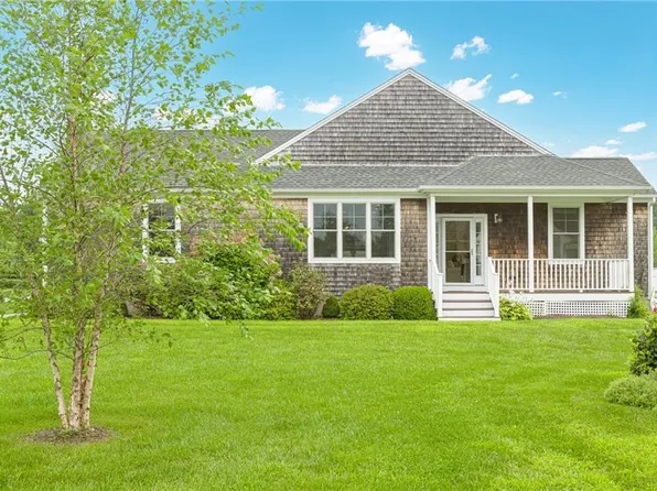 89 Osprey Ct, Middletown, RI 02842
