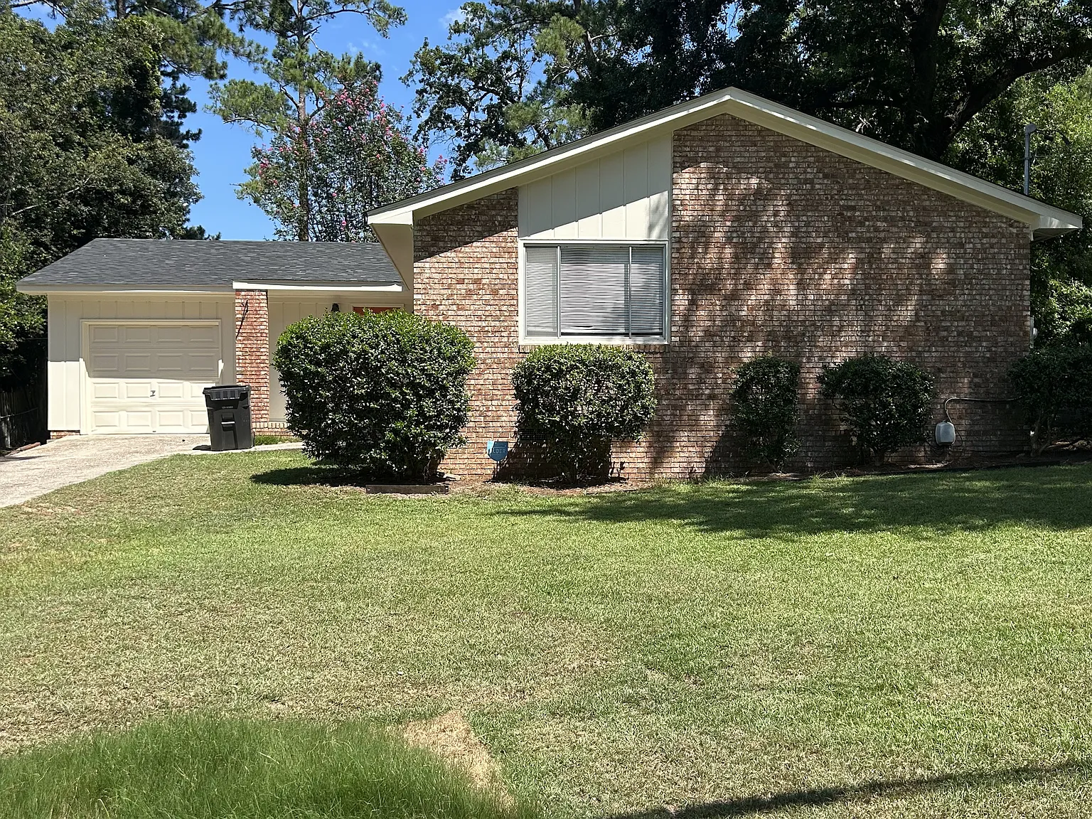 3 bed, 1612 sqft, $1,400 — Photo 1