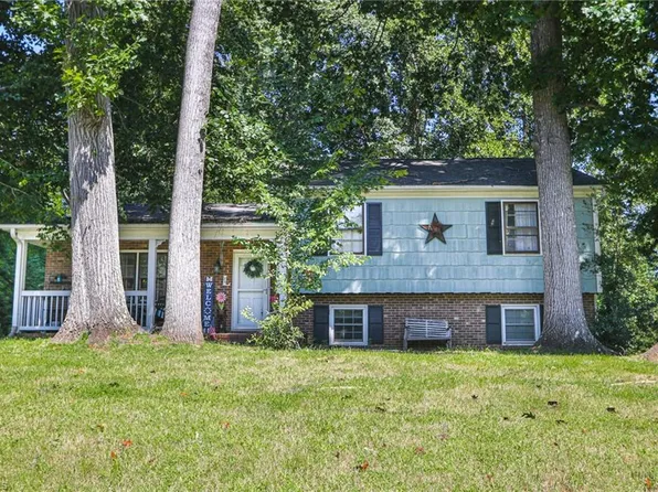 6719 Forest Oak Dr, Clemmons, NC 27012