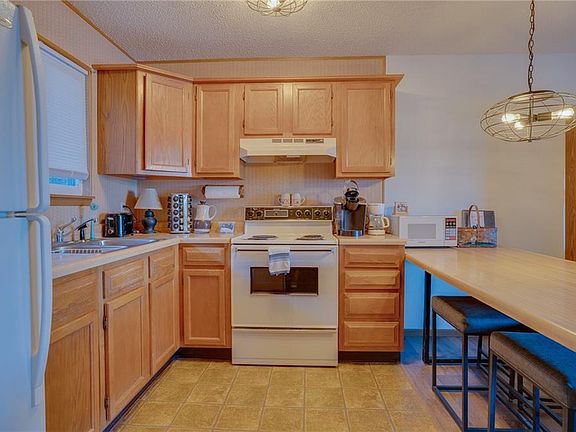 3rd image of 5499 Three Seasons Rd #F1