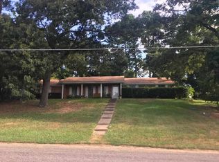 1009 Creekwood Ln, Longview, TX 75602