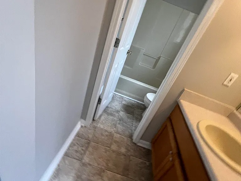 215 Haverhill Cir — Photo 14