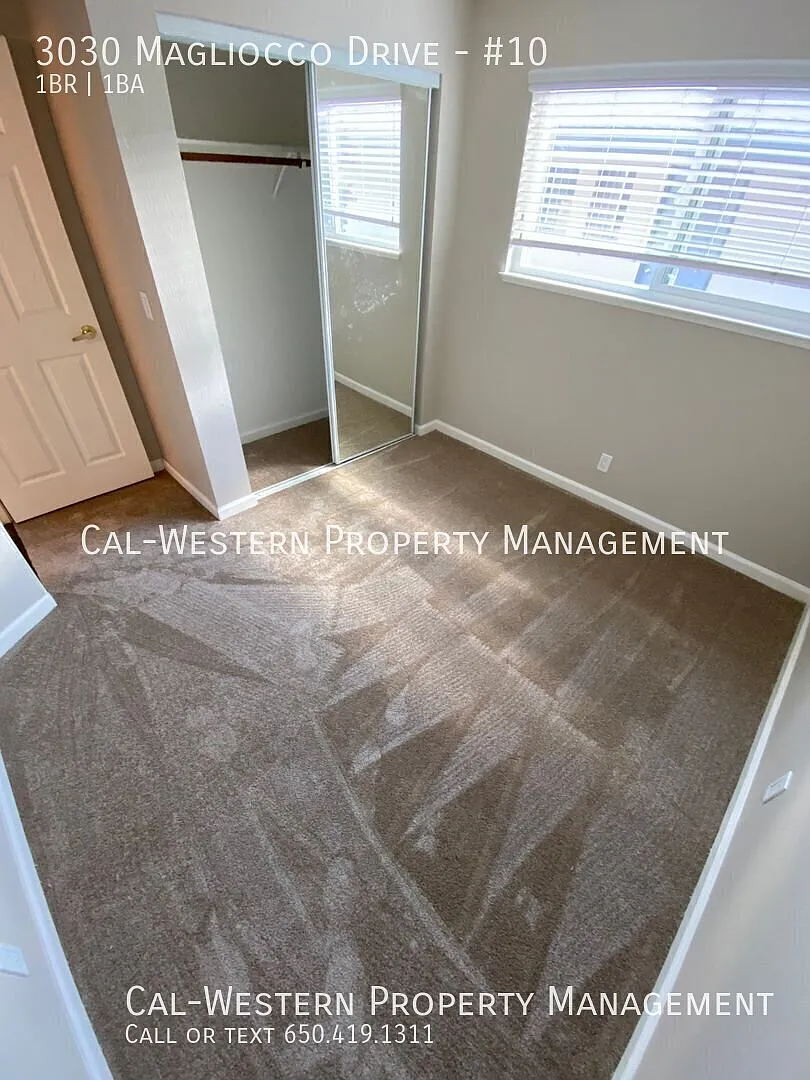 Available 1 bed 1 bath apartment on 2nd floor with a/c! — Photo 3