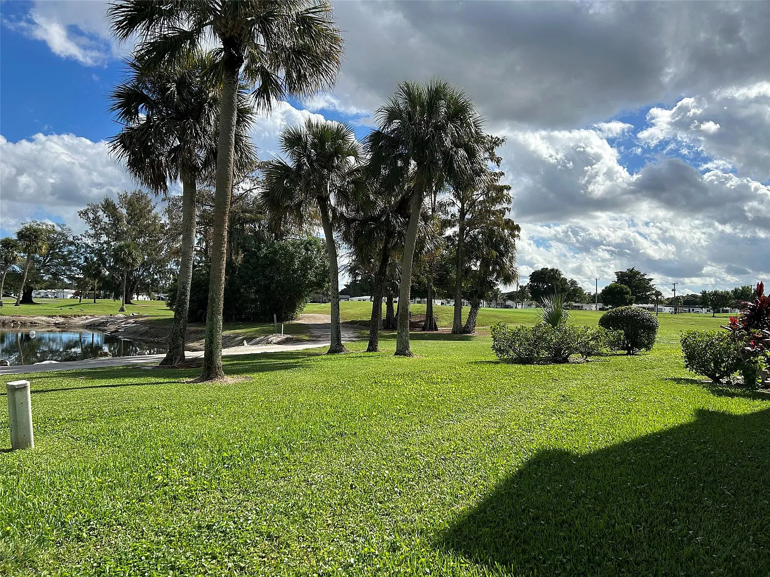 1 bed, 1.5 bath, 760 sqft, $1,300 — Photo 3