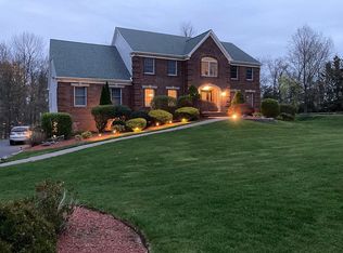 1 Surrey Ln, Mahwah, NJ 07430