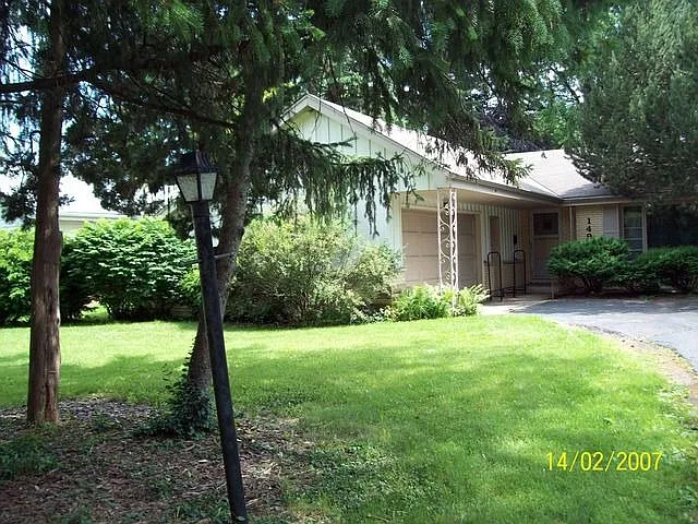 149 Chicago Ave photo 1