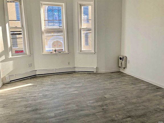3rd image of 12218 22nd Ave