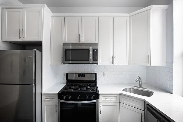 Rented by Waldstar Real Estate LLC | media 19