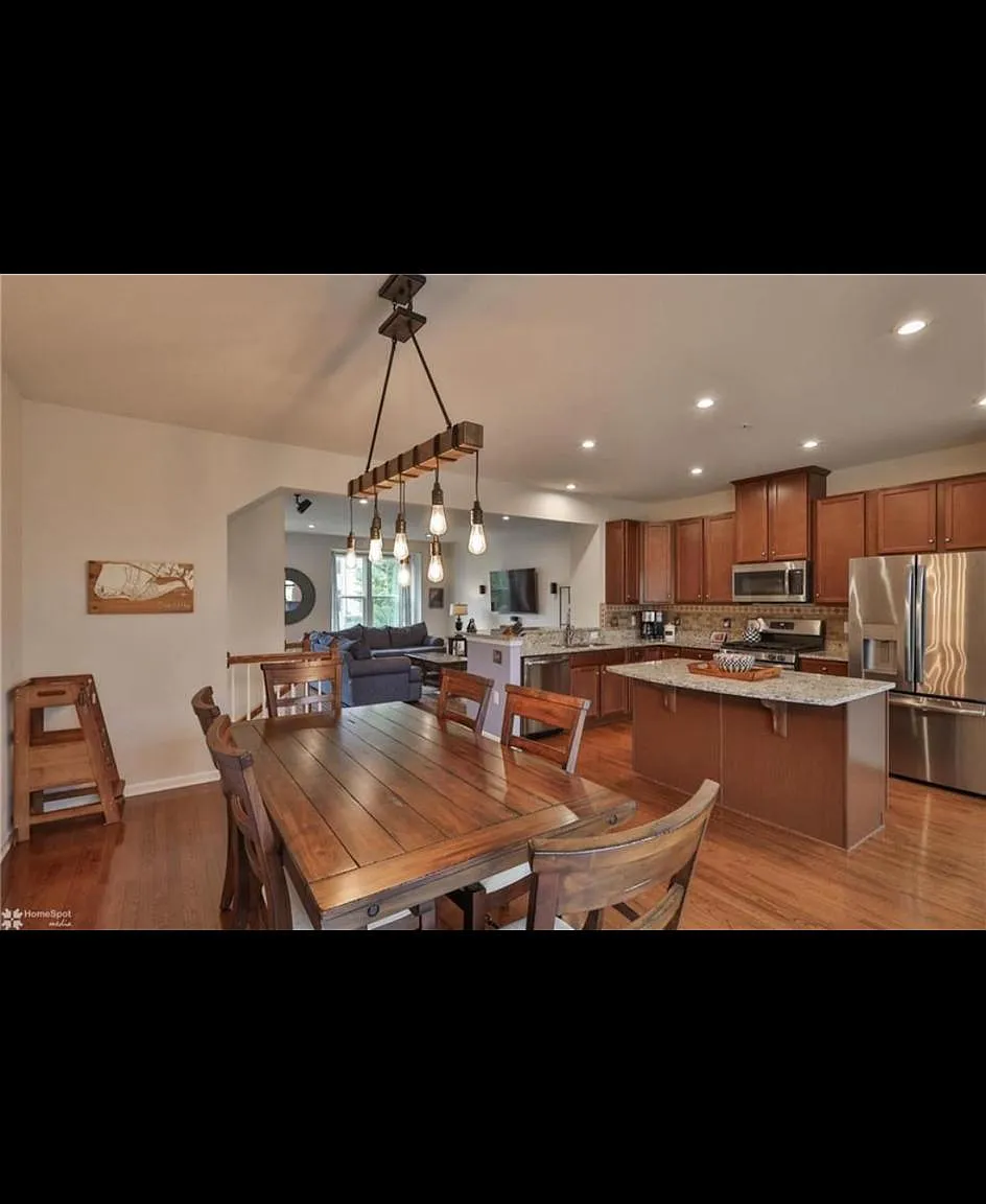 2381 Cook Dr — Photo 2