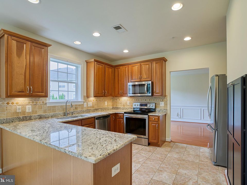 7880 Rolling Woods Ct Springfield VA | Zillow