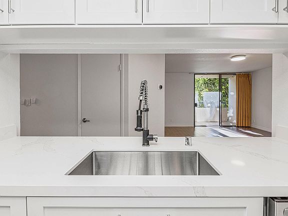 4th image of 600 W 9th St APT 214