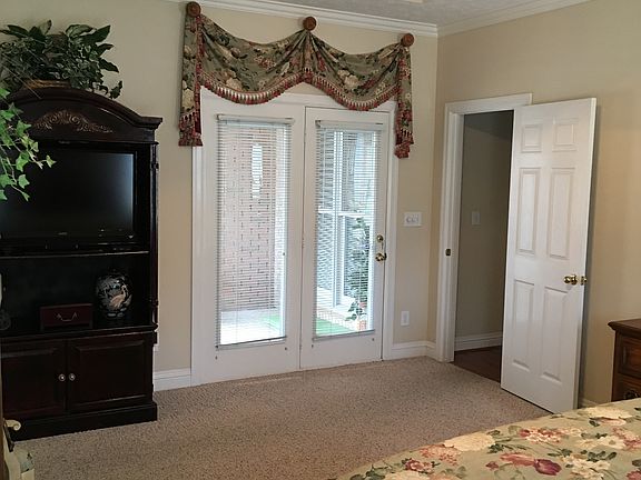3rd image of 488 Towne Lake Pl