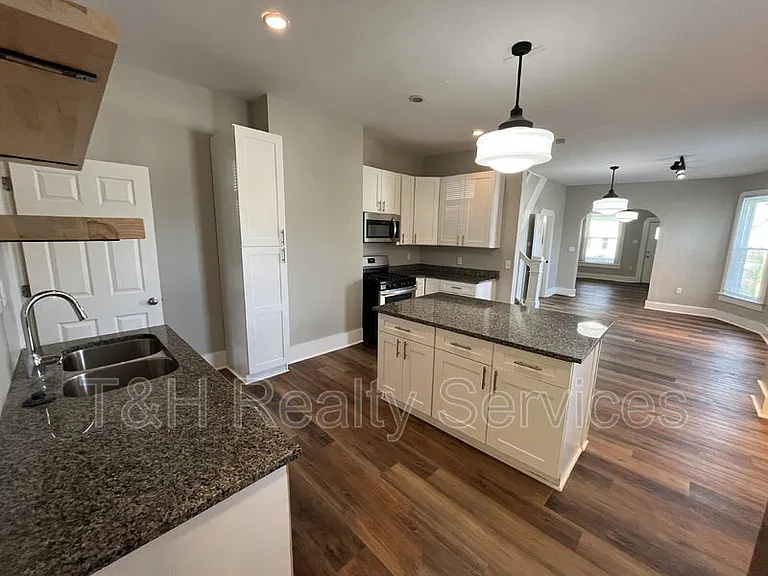 1123 Churchman Ave — Photo 8