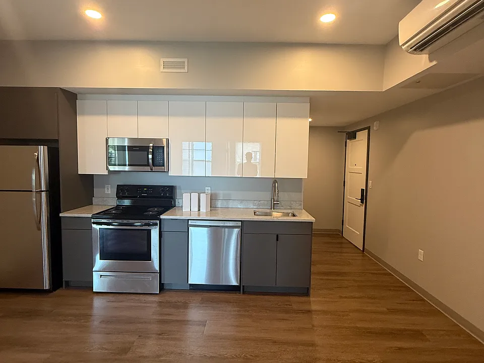 103 Hemenway St #1