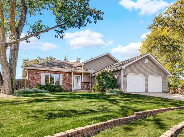 10737 Gleneagle Pl, Saint John, IN 46373