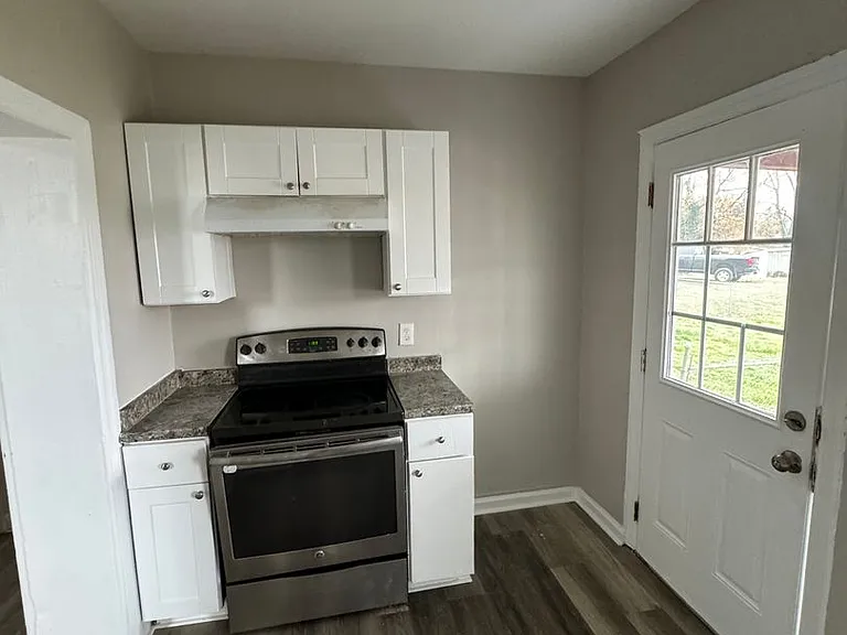 42-44 E Potomac St — Photo 12