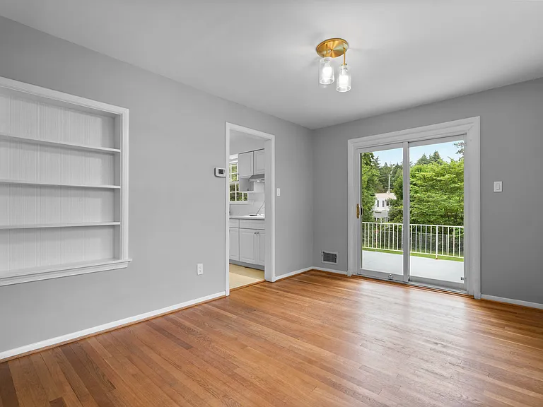 4907 Elsmere Ave — Photo 9