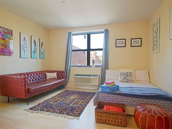 3rd image of 1674 Park Ave