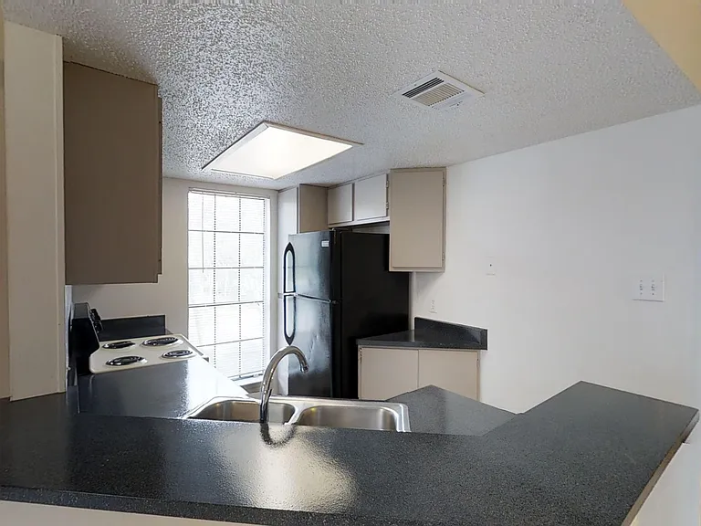Willow Hill Apartments — Photo 34