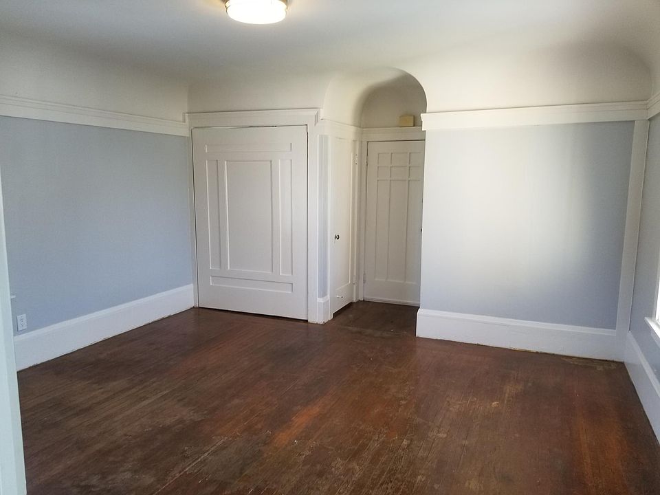 Entry way . this will be carpeted.