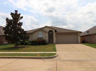645 Creekview Dr, Burleson, TX 76028